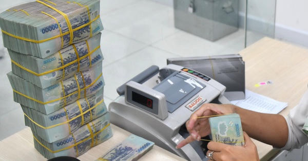 Chấn chỉnh tăng lãi suất huy động: nhiều ngân hàng niêm yết một kiểu, thực tế một kiểu