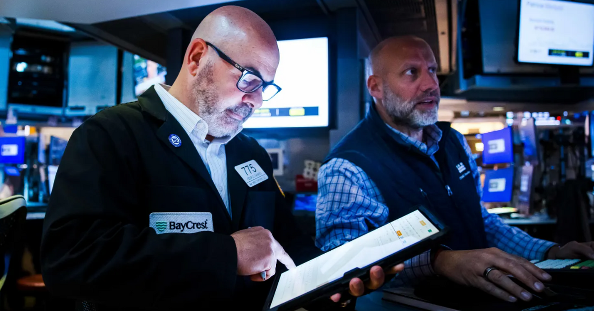 Dow Jones vượt 52.000 điểm, SpaceX gây sốt trên Phố Wall