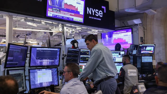 Dow Jones mất hơn 500 điểm sau cuộc họp đầu tiên của tân Chủ tịch Fed