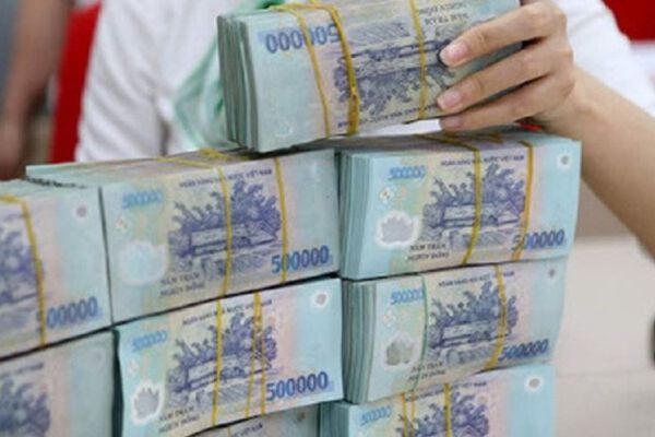 Thanh khoản ngân hàng căng, chênh lệch tín dụng - huy động tăng hơn 40%