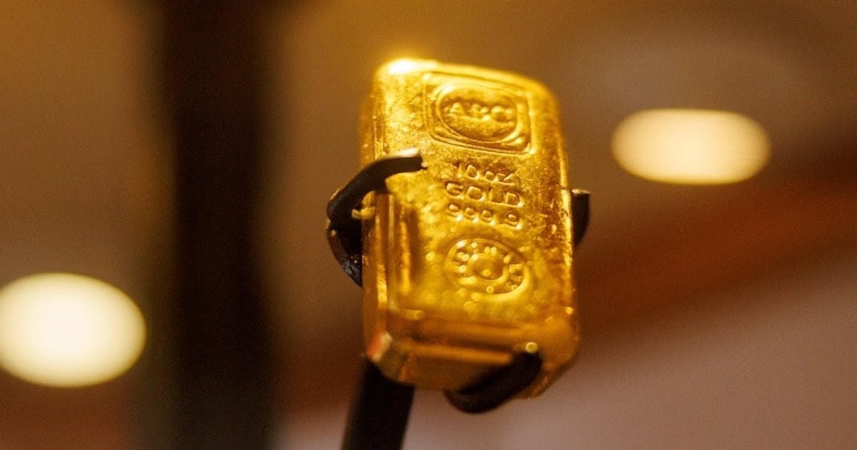 Giá vàng thế giới lao dốc không phanh, thủng mốc 4.000 USD/ounce, giảm mạnh 3,6% trong phiên tối 24/6