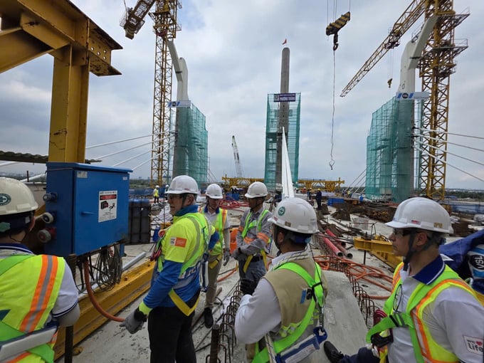 Thành phố đang đẩy nhanh tiến độ nhiều công trình hạ tầng trọng điểm, trong đó dự án đường Vành đai 2 có tổng vốn gần 8.600 tỷ đồng dự kiến hoàn thành vào cuối năm nay.