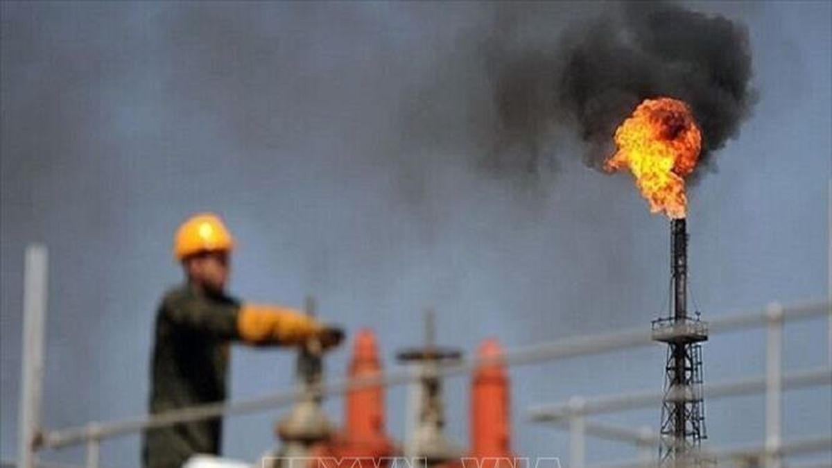Giá dầu Brent rơi dưới 75 USD/thùng, thấp nhất 4 tháng qua
