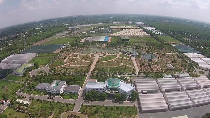 Khu Nông nghiệp ứng dụng công nghệ cao TP.HCM (AHTP) với diện tích 88,17 ha được thành lập từ 4/2010 tại xã Phạm Văn Cội, huyện Củ Chi - nay là xã Nhuận Đức, TP.HCM.