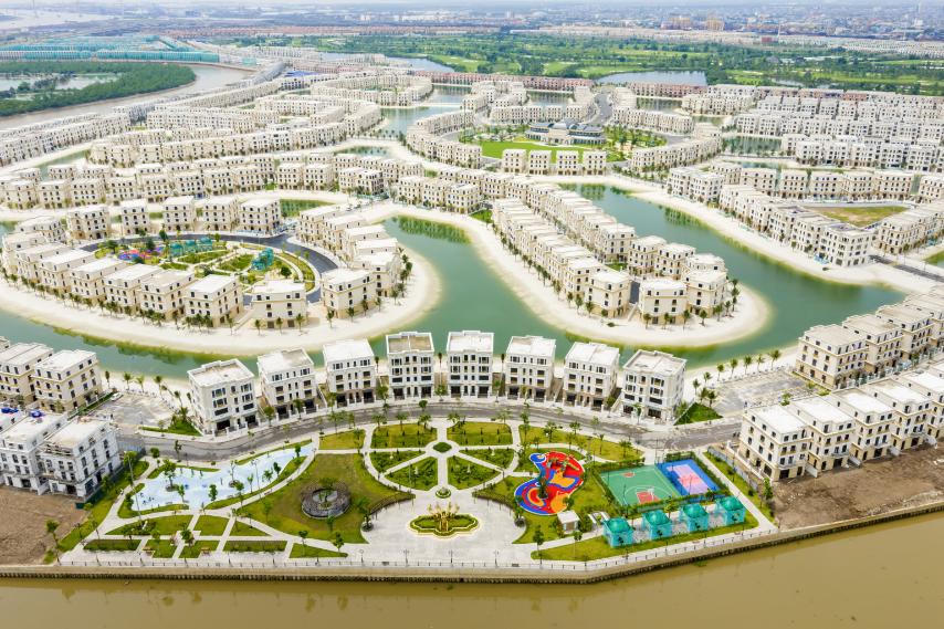 Khu Hoàng Gia sở hữu những căn biệt thự sang trọng với thiết kế “phố trước, sông sau”