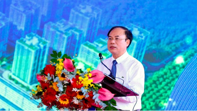 Ông Nguyễn Văn Sinh - Thứ trưởng Bộ Xây dựng phát biểu chúc mừng lễ khởi công Dự án Nhà ở xã hội - nhà ở cho thuê Becamex