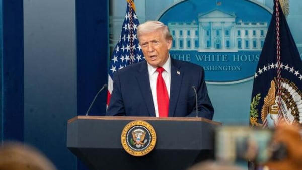 Tổng thống Trump dọa áp thuế 100%, vì sao châu Âu không còn lo sợ?