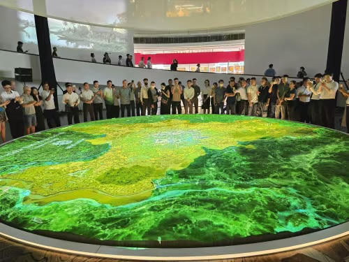 Triển lãm quy hoạch Hà Nội 100 năm hút người xem với 3D Mapping