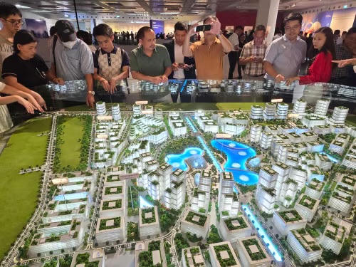 Triển lãm quy hoạch Hà Nội 100 năm hút người xem với 3D Mapping