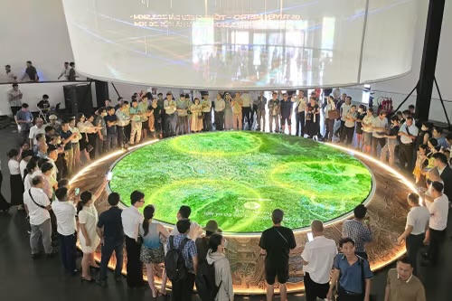 Triển lãm quy hoạch Hà Nội 100 năm hút người xem với 3D Mapping