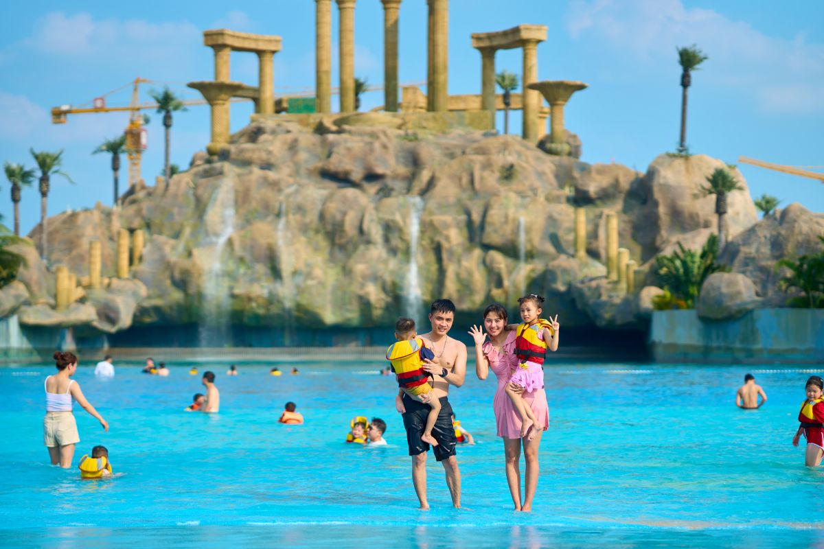 Cư dân Vịnh Xanh có cơ hội nhận đặc quyền sử dụng miễn phí dịch vụ tại VinWonders Wave Park và Water Park tại Ocean City mỗi ngày.