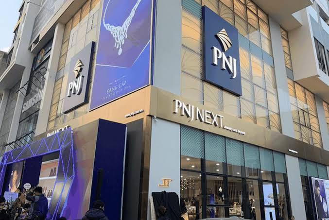 Sau 2 phiên giảm sàn, người nhà Chủ tịch PNJ lập tức đăng ký gom 300.000 cổ phiếu