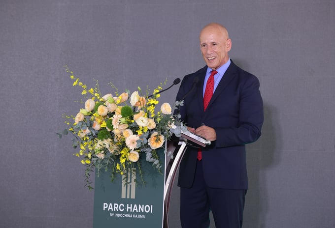Peter Ryder, Chu tich Dieu hanh, Indochina Capital phat bieu tai Le Cat noc Toa nha Van phong Parc Hanoi