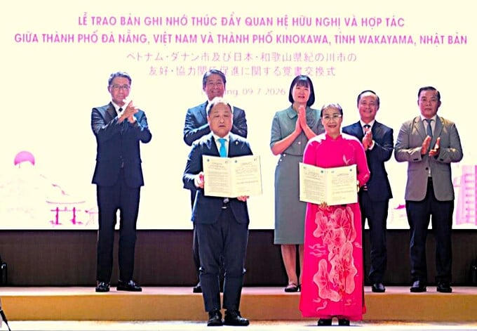 Trao Bản ghi nhớ (MOU) thúc đẩy quan hệ hữu nghị giữa UBND Tp. Đà Nẵng và chính quyền thành phố Kinokawa