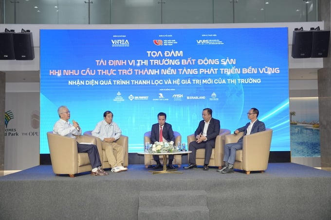 Các chuyên gia, đều nhận định thị trường bất động sản đang trải qua một quá trình thanh lọc diễn ra trên nhiều tầng nấc từ doanh nghiệp, sản phẩm, dòng vốn đến hành vi của nhà đầu tư và người mua. (Ảnh: VARS)