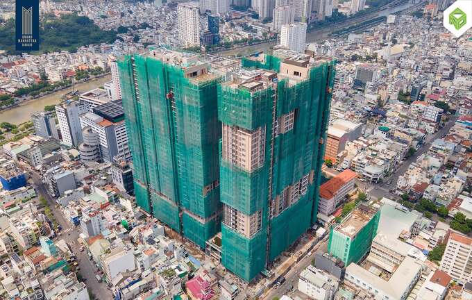 Dự án The Grand Manhattan (100 Cô Giang, P. Cầu Ông Lãnh, TP.HCM) gồm 3 tòa tháp cao 38 tầng với hơn 1.000 căn hộ và khu thương mại - dịch vụ, khách sạn 5 sao.