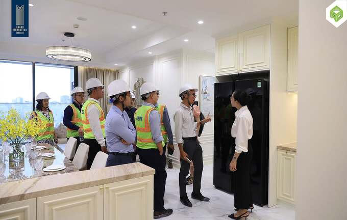Khách hàng, chuyên gia phân tích, đại diện quỹ đầu tư và cộng đồng tài chính tham quan dự án và không gian căn hộ mẫu The Grand Manhattan hồi giữa tháng 7/2026.