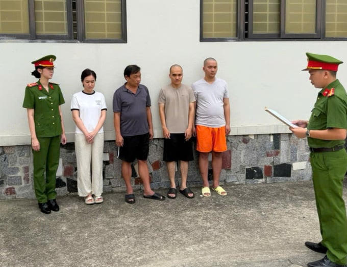 Cơ quan Cảnh sát điều tra Công an tỉnh Thanh Hóa thi hành lệnh khởi tố bị can.