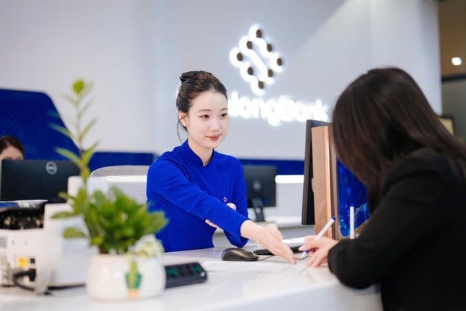 Tại thời điểm 30/6, KienlongBank có 3.375 cán bộ nhân viên, tăng 578 người so với đầu năm. Thu nhập bình quân của cán bộ nhân viên KienlongBank đang ở mức 29 triệu đồng/người/tháng, tăng 6 triệu đồng so với cùng kỳ năm trước.