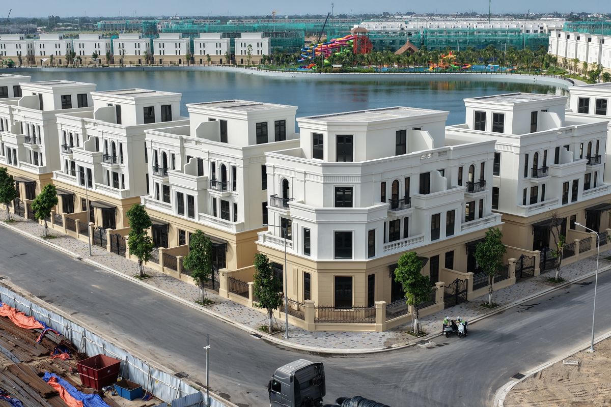 Với tiến độ thi công thần tốc, Vinhomes Green City dự kiến sẽ bàn giao những ngôi nhà đầu tiên vào quý IV/2026 (Ảnh tiến độ thực tế tháng 7/2026)