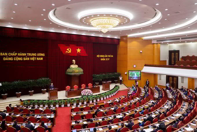 Hội nghị Trung ương ba bế mạc.