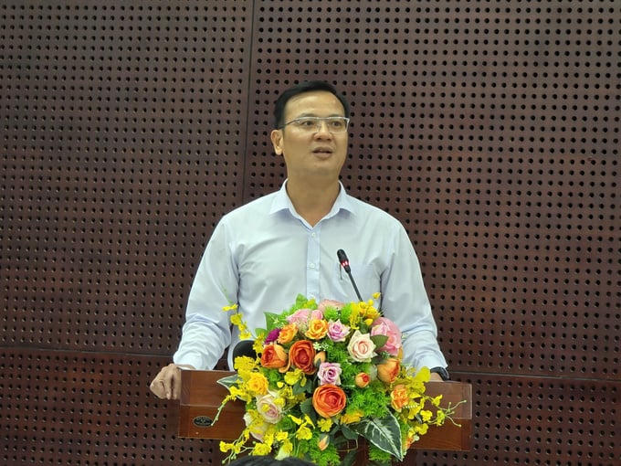 Ông Lê Văn Tuấn, Phó Giám đốc Sở Xây dựng Tp. Đà Nẵng thông tin tại buổi học báo 6 tháng