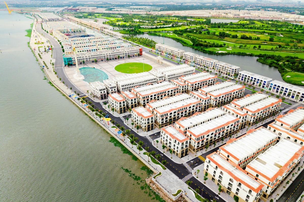 Kề sông Cấm, Royal Boulevard tận hưởng không gian sống xanh mát với hệ sinh thái tự nhiên bao quanh