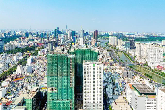 ự án The Grand Manhattan tại số 100 Cô Giang (P. Cầu Ông Lãnh, TP.HCM) đang được tổng lực thi công hoàn thiện. Đây là dự án được Novaland đầu tư bài bản, hướng đến chuẩn sống quốc tế và được kỳ vọng trở thành một trong những công trình nổi bật tại khu vực lõi trung tâm TP.HCM.