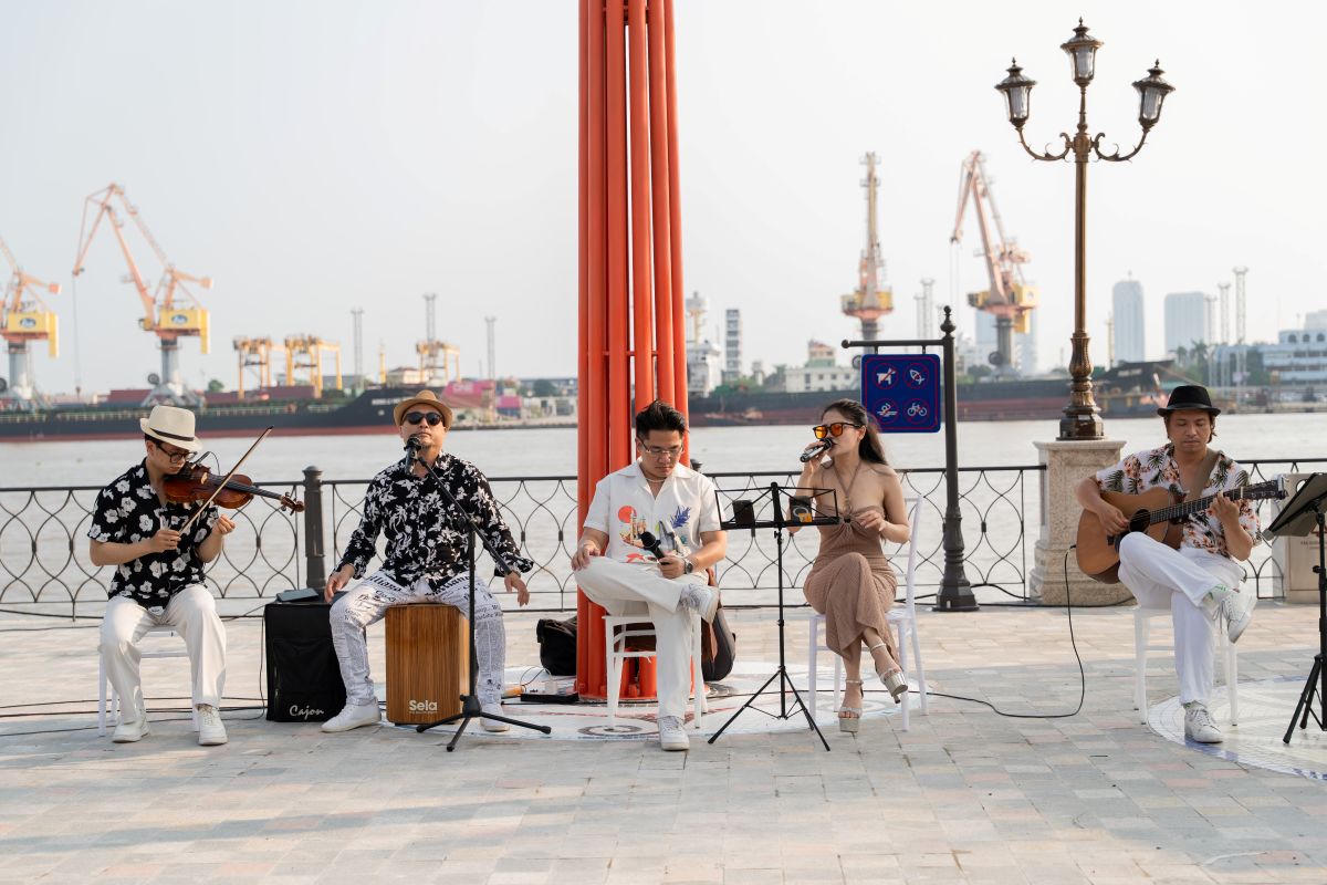 Giới thượng lưu đất Cảng tìm tài sản truyền đời, nhà phố đa công năng Royal Boulevard lên ngôi