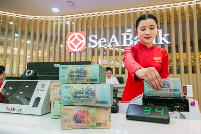 Hưởng ứng chủ trương của Chính phủ và Ngân hàng Nhà nước về giảm mặt bằng lãi suất, từ tháng 4/2026, SeABank đã chủ động giảm 0,5%/năm lãi suất huy động đối với các khoản tiền gửi mới có kỳ hạn từ 6 tháng trở lên.