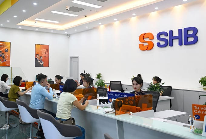 SHB đã phát hành hơn 750 triệu cổ phiếu, nâng vốn điều lệ lên 53.442 tỷ đồng. Việc gia tăng vốn điều lệ góp phần nâng cao năng lực tài chính, mở rộng dư địa tăng trưởng và tăng cường khả năng đáp ứng các yêu cầu ngày càng cao về an toàn vốn.