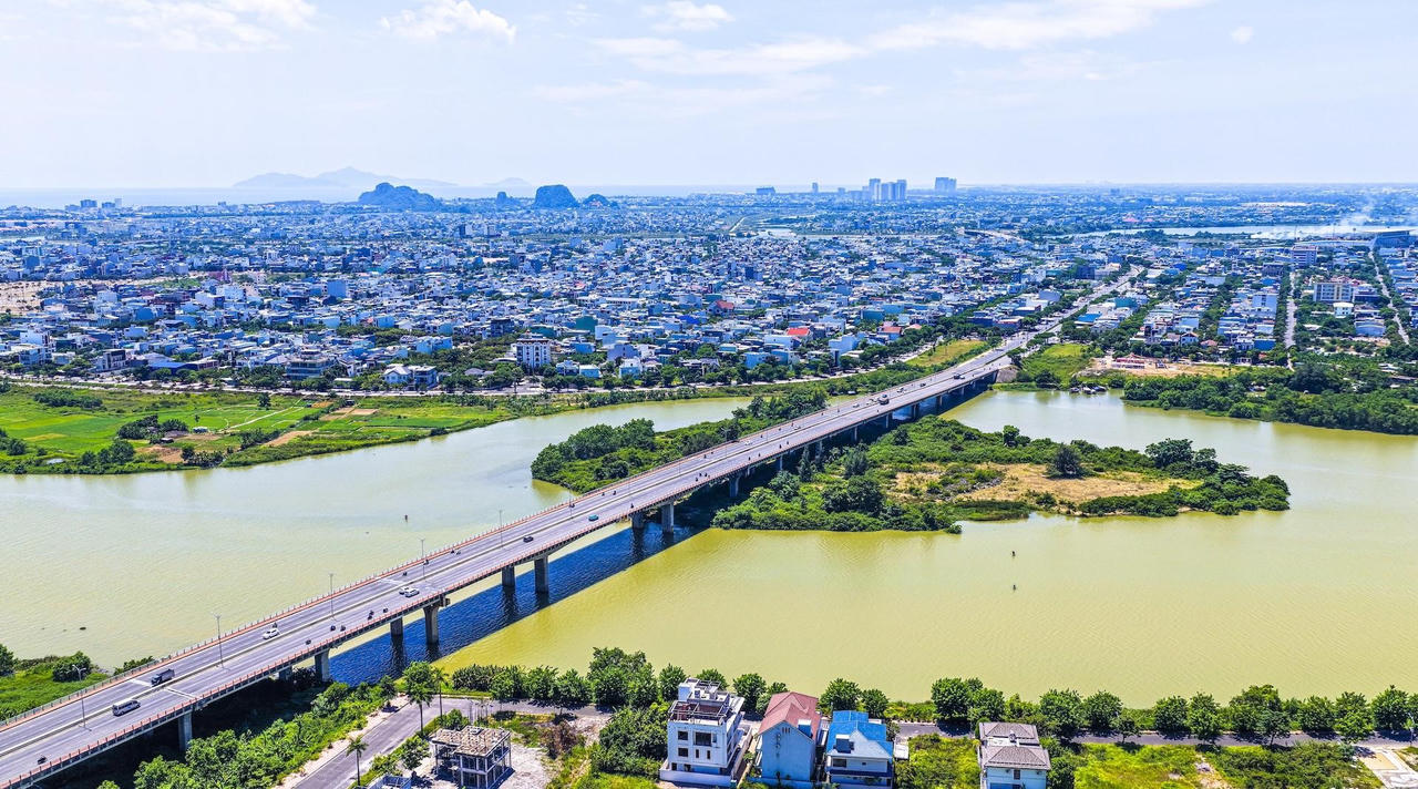 Diện mạo Nam trung tâm Đà Nẵng ngày càng hiện đại nhờ hạ tầng giao thông, dịch vụ bứt phá. Ảnh: Ánh Dương.