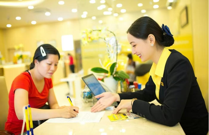 Nhiều ngân hàng đồng loạt giảm lãi suất cho vay
