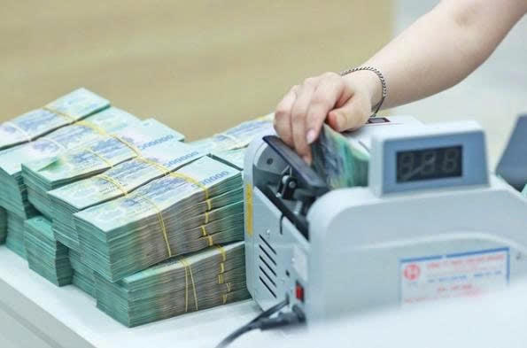 Tiền gửi dân cư lập kỷ lục mới, vượt 11 triệu tỷ đồng.