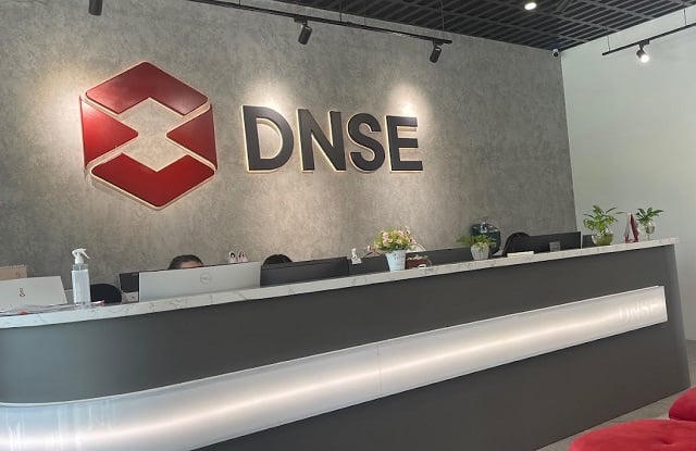 Chứng khoán DNSE bị phạt hơn 800 triệu đồng, buộc dừng một số dịch vụ tài chính.