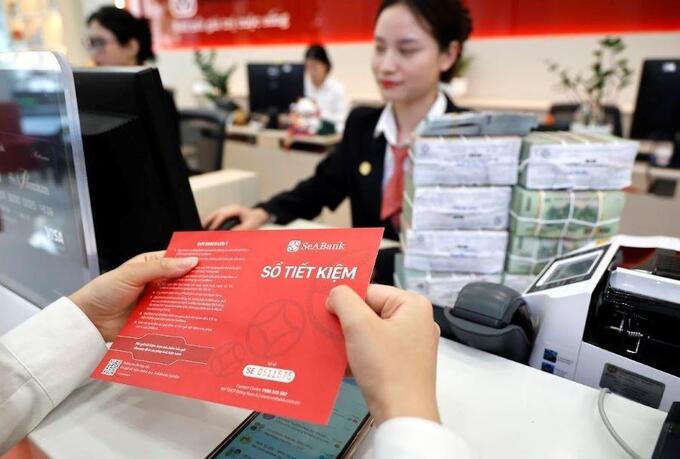 Ngân hàng đua trả lãi suất trên 9%/năm, tiền gửi lớn được ưu đãi mạnh.