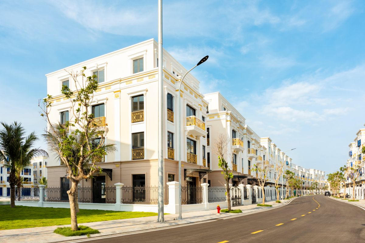 Vẻ đẹp châu Âu lộng lẫy tôn vinh thành tựu của chủ nhân khu Hoàng Gia (Nguồn ảnh: Vinhomes.)