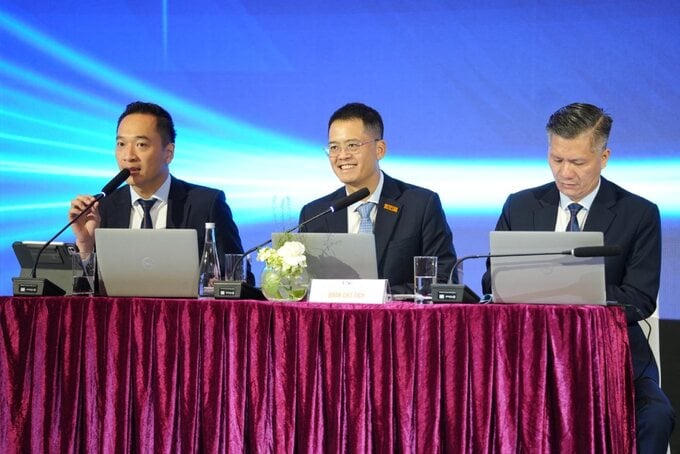 Thành viên HĐQT – phát biểu tại Đại hội đồng cổ đông bất thường năm 2026.
