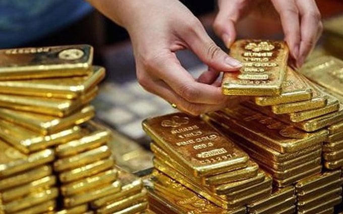 Giá vàng thế giới vượt ngưỡng 4.500 USD/ounce, trong nước nhích nhẹ.