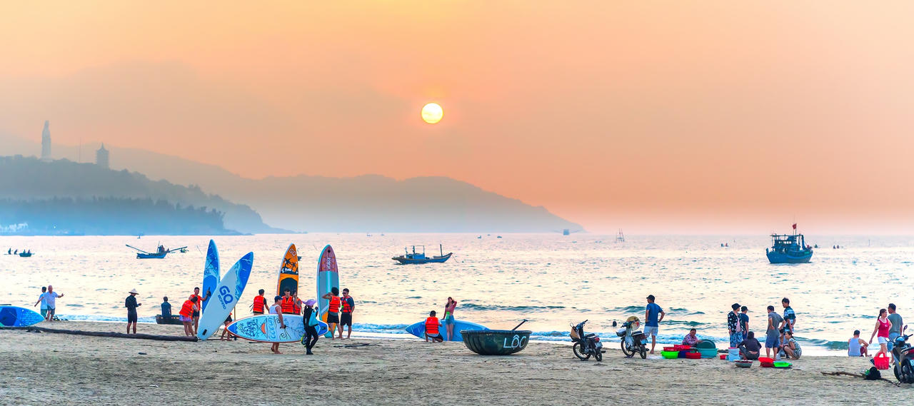 Nhịp sống với sông núi biển trời trong lòng thành phố tạo nên sức hút riêng của Đà Nẵng