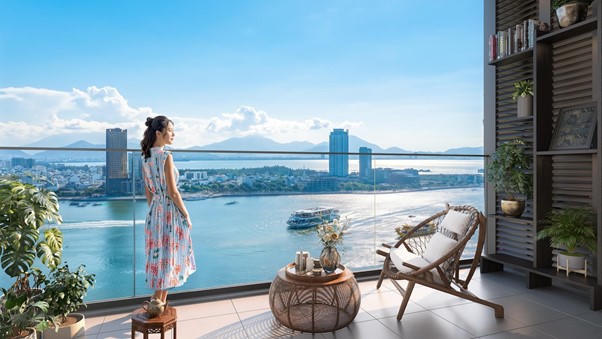 Tầm nhìn panorama đắt giá từ ban công penthouse mang đến đặc quyền thưởng lãm cảnh quan trọn vẹn mà vẫn đảm bảo tính riêng tư. Ảnh minh họa: Sun Property.