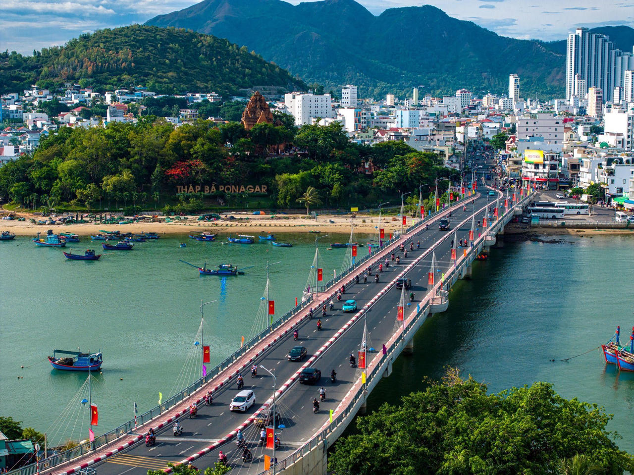 Mạng lưới giao thông liên vùng giúp Nam Nha Trang đón trọn dòng giao thương lẫn du khách. Ảnh: Minh Tú