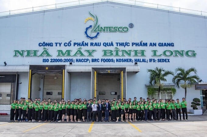 Đội ngũ nhân sự công ty. Ảnh: Antesco
