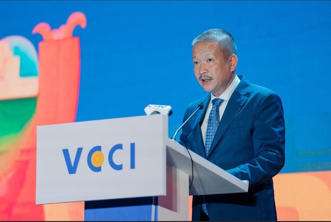 Ông Nguyễn Duy Hưng: “Báo cáo Kinh tế tư nhân Việt Nam giúp doanh nghiệp nhìn lại chính mình để minh bạch hơn, quản trị tốt hơn, đầu tư dài hạn hơn và phát triển bền vững hơn”.