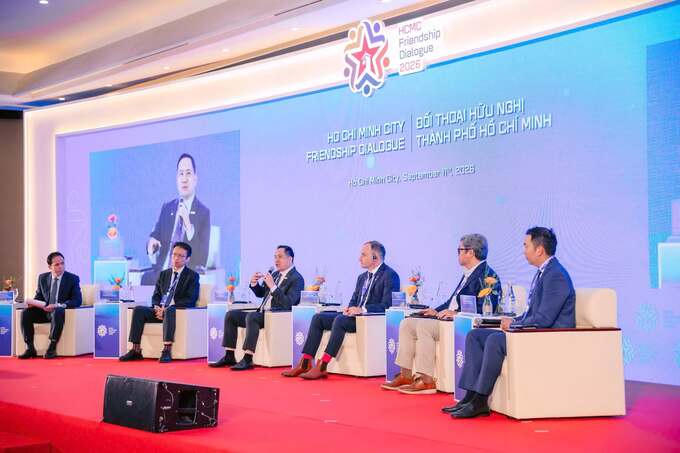 Ông Hà Huy Cường – Phó Tổng g iám đốc Nam A Bank tham gia Phiên thảo luận chính của sự kiện.