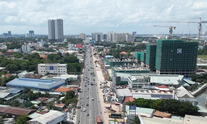 Số liệu từ Batdongsan cũng ghi nhận mặt bằng giá sơ cấp căn hộ tại TP.HCM tiếp tục tăng thêm 1% trong tháng 8, trung bình đạt hơn 70 triệu đồng/m².