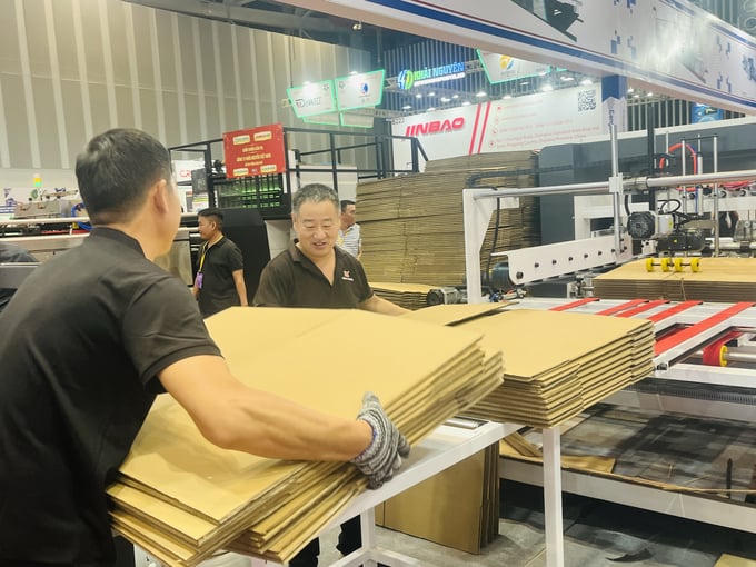 Nhiều doanh nghiệp nước ngoài đang tìm cách thâm nhập thị trường Việt Nam.