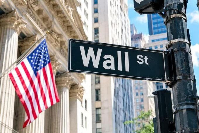Phố Wall giảm điểm sau quyết định tăng lãi suất của FED.