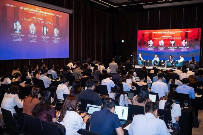 Các chuyên gia thảo luận tại phiên 1 Hội thảo “Chiến lược phát triển và đầu tư bất động sản sau Nghị quyết 21 và những cập nhật chính sách”. (Ảnh: BTC).
