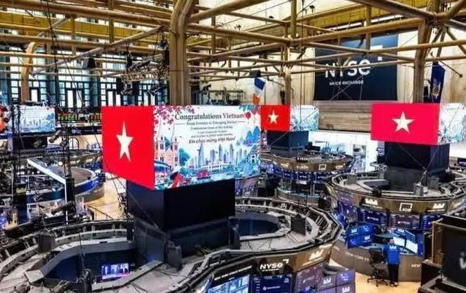 Sàn giao dịch chứng khoán lớn nhất thế giới NYSE chúc mừng Việt Nam. Ảnh: UBCKNN.